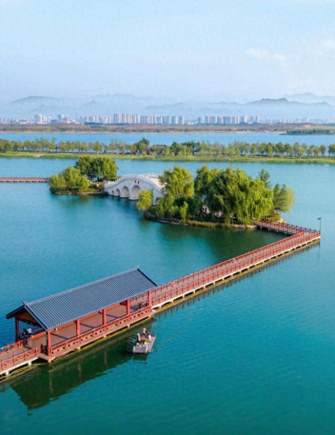 最美”的湖泊免费看海风景如画适合拍照PG麻将胡了网站入口地铁直达!西安“(图3) 最美”的湖泊免费看海风景如画适合拍照PG麻将胡了网站入口地铁直达!西安“(图3)