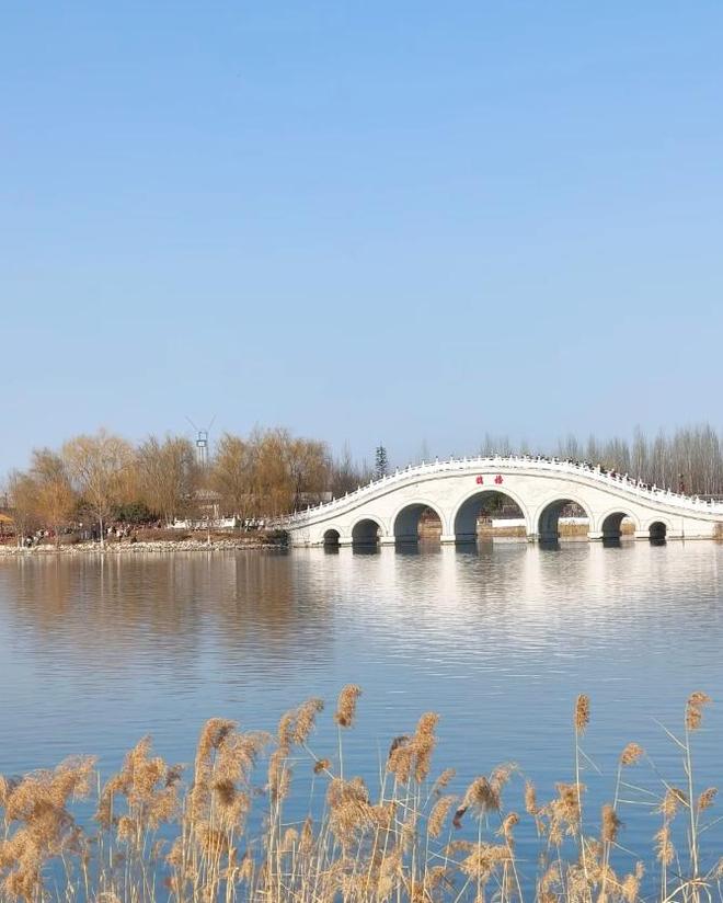 最美”的湖泊免费看海风景如画适合拍照PG麻将胡了网站入口地铁直达!西安“(图4) 最美”的湖泊免费看海风景如画适合拍照PG麻将胡了网站入口地铁直达!西安“(图4)